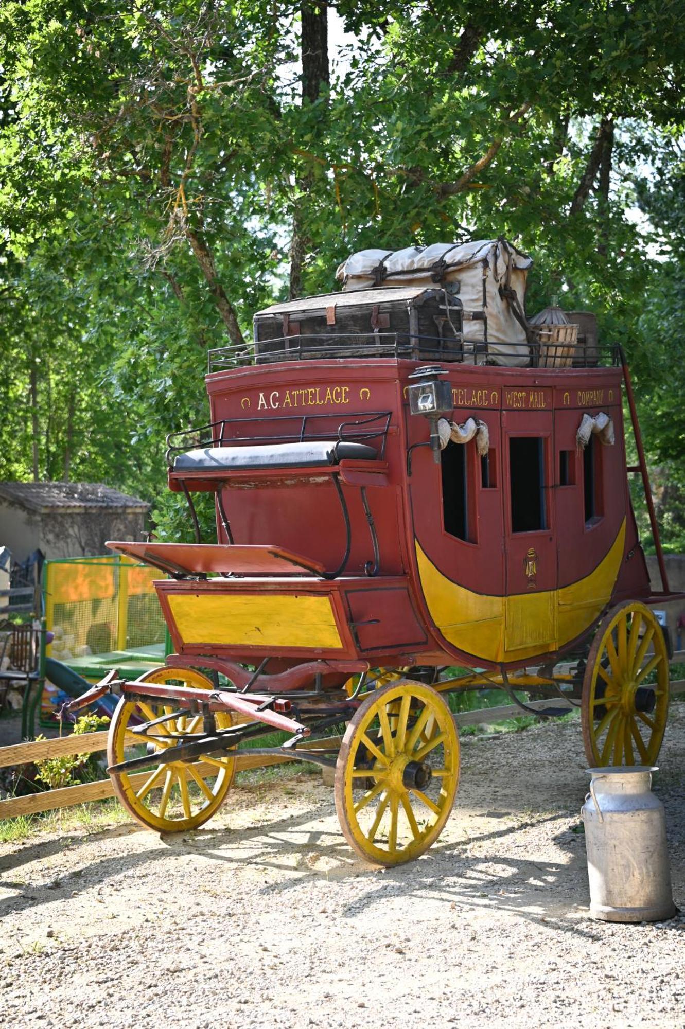 Camping Le Colorado รุสเทรล ภายนอก รูปภาพ